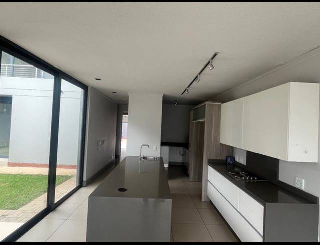 4 BEDROOM TOWNHOUSE FOR SALE IN WATERKLOOF RIDGE